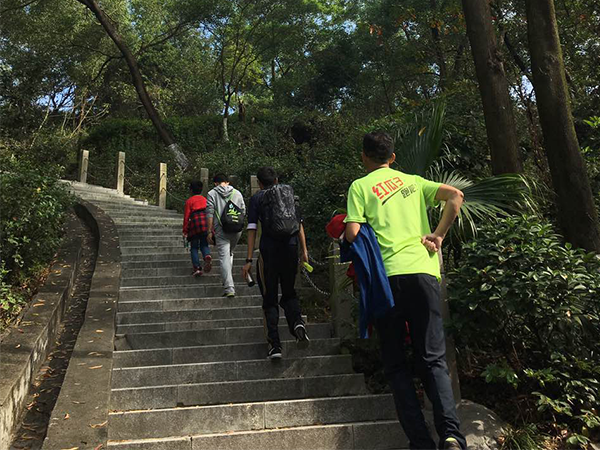 把企業(yè)凝聚在空氣里宣傳，猶如聽取蛙聲一片